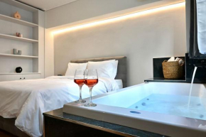 Zoe's Suite Athen's Center